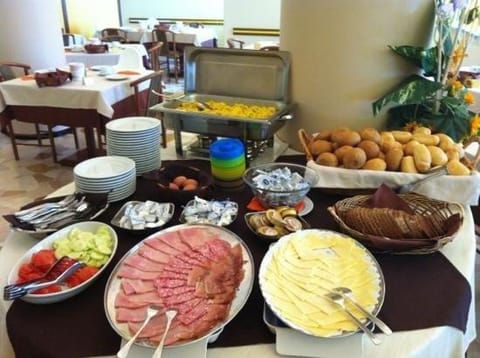 Food and drinks, Food, Breakfast, Continental breakfast, Buffet breakfast