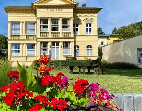 Property building, Garden, Garden view, Landmark view