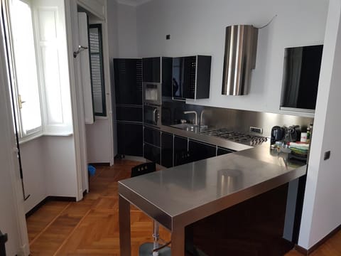 Large Flat City Centre Condo in Milan