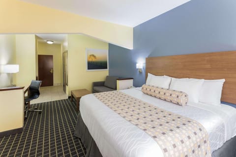 Days Inn & Suites by Wyndham Union City Hotel in Fairburn
