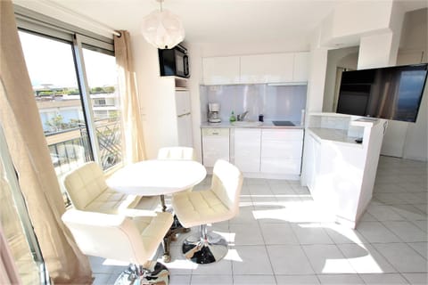 Nice apartment last floor with terrace and clear view on the sea Copropriété in Cannes