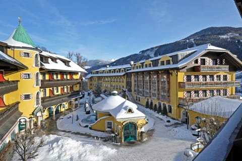 Property building, Patio, Facade/entrance, Winter