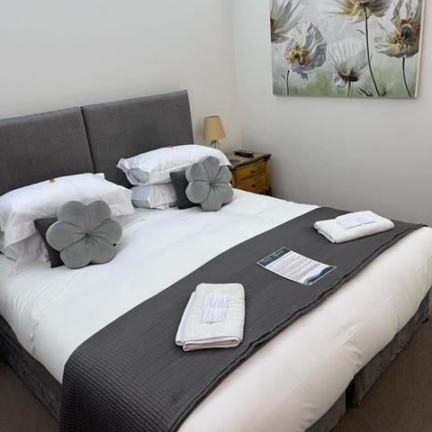 Tides Reach Guest House Bed and Breakfast in The Mumbles