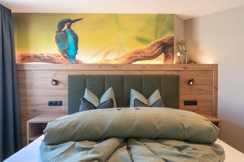 Bed, Photo of the whole room, Decorative detail, Bedroom