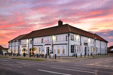 Property building, Facade/entrance, Summer