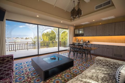 Living room, Dining area