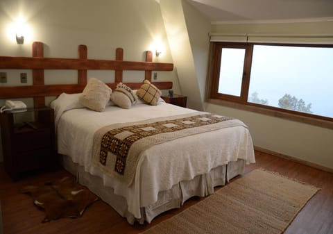 Bed, Photo of the whole room, Bedroom, Lake view