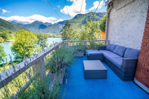 Natural landscape, Balcony/Terrace, Seating area, Lake view, Mountain view