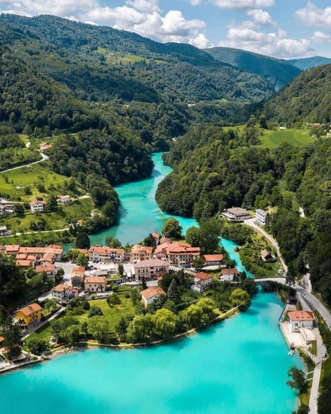 Neighbourhood, Natural landscape, Bird's eye view, Lake view, Mountain view