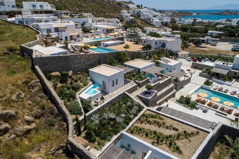 Mykonos Drops Hôtel in Decentralized Administration of the Aegean