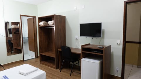 Bed, TV and multimedia, Photo of the whole room, Bedroom, minibar, wardrobe, air conditioner