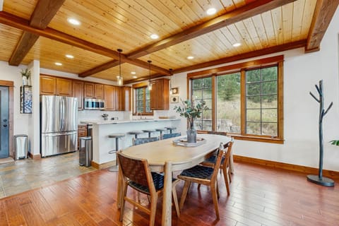 Moose Hill 59 House in Big Sky