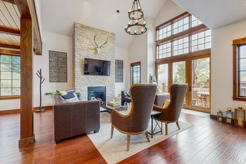 Moose Hill 59 House in Big Sky