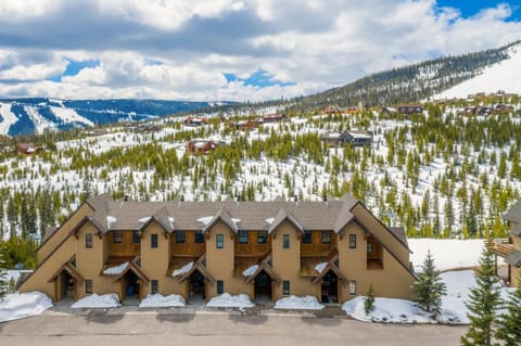 Saddle Ridge G4 House in Big Sky