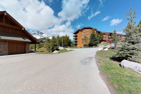 Alpenglow 37C House in Big Sky