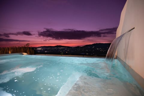 Night, Natural landscape, Hot Tub, View (from property/room), Balcony/Terrace, City view, Garden view, Mountain view, Pool view, Swimming pool, Swimming pool, Sunrise, Sunset, Inner courtyard view