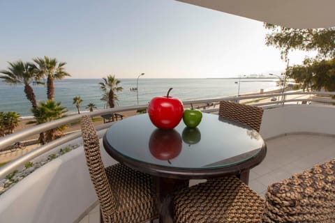 Villa Venecia, Apartamento de Lujo en 1º línea de playa + parking Eigentumswohnung in Malaga