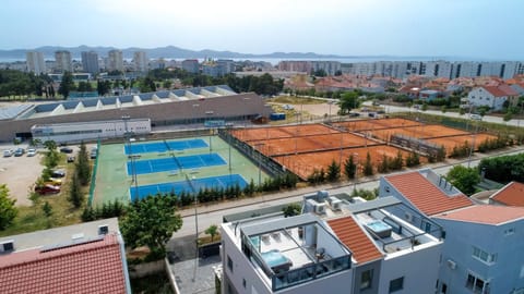 Property building, Day, Neighbourhood, Bird's eye view, Tennis court, City view