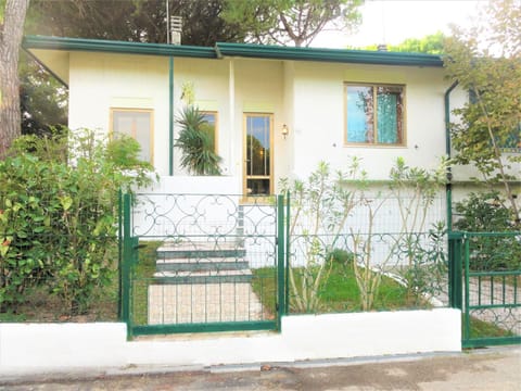 Patio, Spring, Day, Summer, Fishing, Garden, Horse-riding, Balcony/Terrace, Windsurfing, Canoeing, Hiking, Cycling, Diving, Animals, Animals, On site, Pets, Pets, Garden view, Street view, Sports, Entertainment, Family