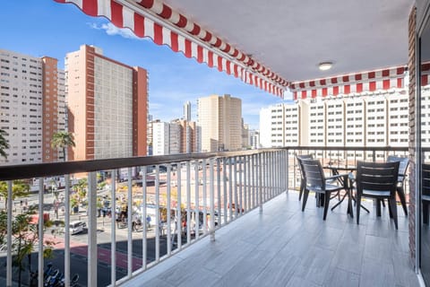 Day, View (from property/room), Balcony/Terrace, Dining area, City view, Street view