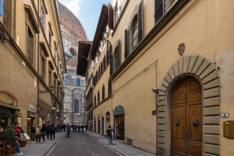 Property building, Facade/entrance