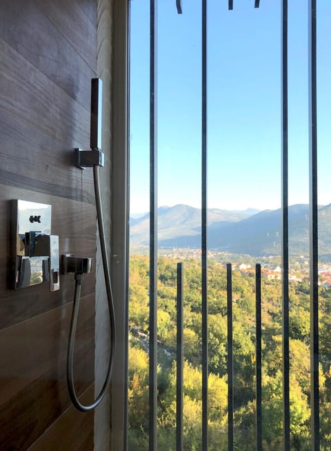 Shower, Bathroom, Decorative detail, City view, Garden view, Mountain view