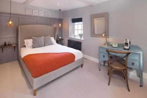 The George Townhouse Bed and Breakfast in Cotswold District