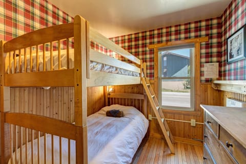 Photo of the whole room, bunk bed