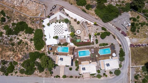 Property building, Neighbourhood, Bird's eye view, Pool view, Street view, Swimming pool, Location