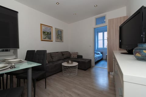 TV and multimedia, Living room, Dining area