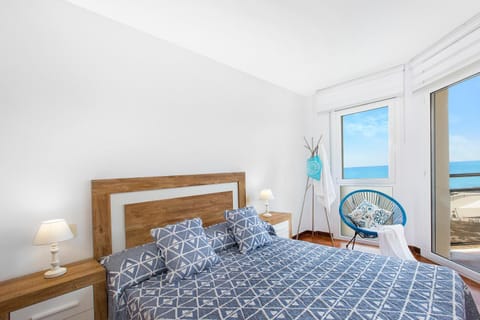 Photo of the whole room, Bedroom, Sea view