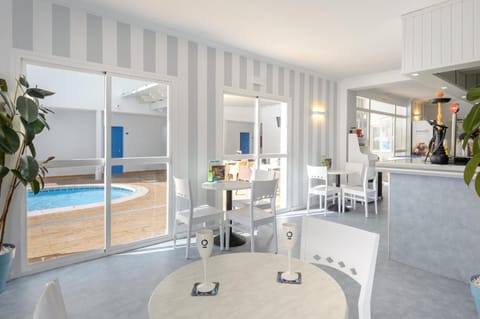 Hotel Apartamentos Vibra Central City - Adults only Aparthotel in Sant Antoni Portmany