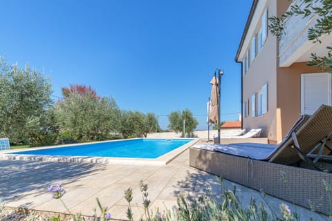 Property building, Garden, Swimming pool