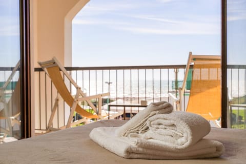 Patio, Day, Natural landscape, View (from property/room), Balcony/Terrace, Photo of the whole room, Bedroom, Sea view, towels