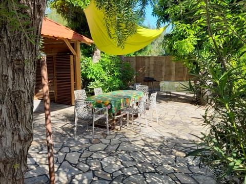 Patio, Day, Garden, Balcony/Terrace