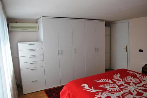 Bedroom, wardrobe