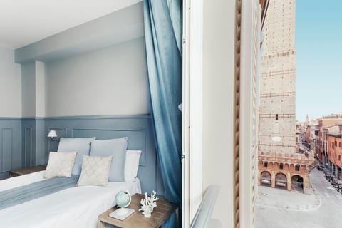 View (from property/room), Bedroom, City view, Landmark view