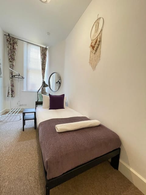 Central Located Two Bedroom Suite Apartment in Bristol