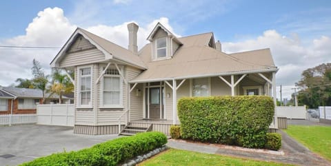 Property building, Facade/entrance, Off site, Garden