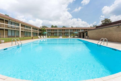 Days Inn & Conf Center by Wyndham Southern Pines Pinehurst Motel in Southern Pines