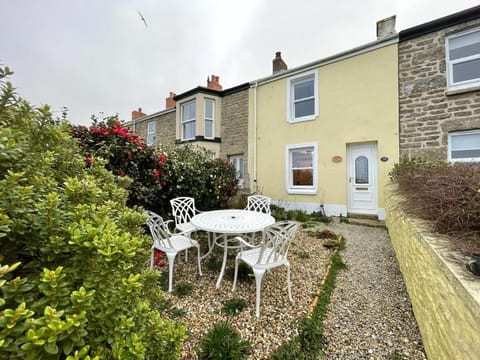 Stunning Seaview Cottage House in England
