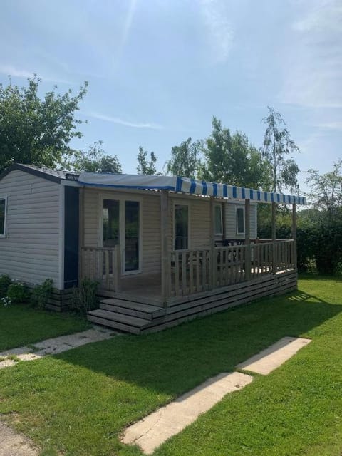 Camping Pommiers des Trois Pays Campground/ 
RV Resort in Hauts-de-France