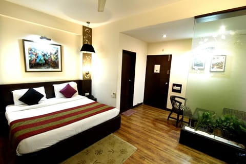Crystal Inn Hotel in Agra