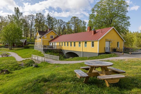 Property building, Patio, Summer, Communal kitchen