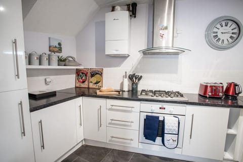 Newly renovated Old bakery House in Bath, 3 Bedroom, FREE Parking House in Bath