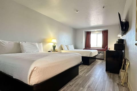 Microtel Inn & Suites by Wyndham Gallup - PET FRIENDLY Motel in Gallup