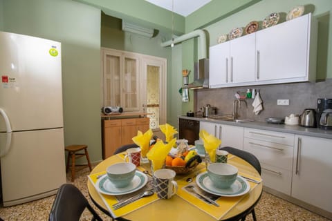 Coffee/tea facilities, Kitchen or kitchenette, Food and drinks