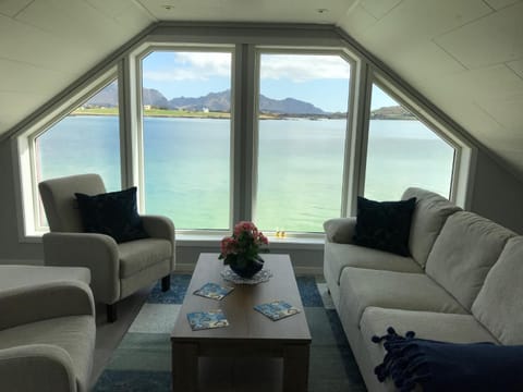 Luxurious cabin by the waterfront Casa in Lofoten