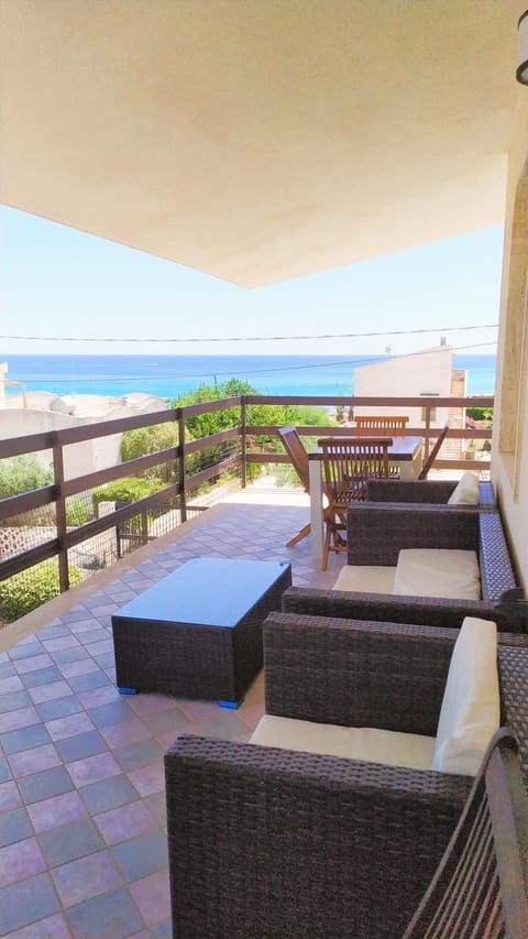 Natural landscape, View (from property/room), Balcony/Terrace, Seating area, Dining area, Sea view