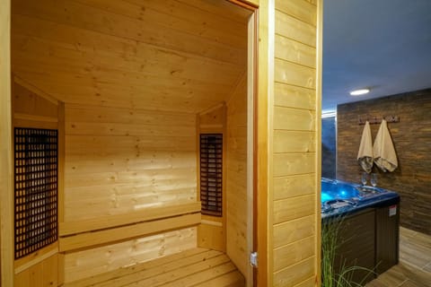 Hot Tub, Sauna, Spa and wellness centre/facilities